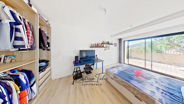 Villa contemporaine récente d’exception – Piscine à débordement, vue panoramique, calme et proximité du port, des plages – VAR Le Lavandou, quartier résidentiel prisé