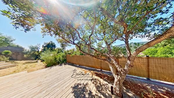 Villa contemporaine récente d’exception – Piscine à débordement, vue panoramique, calme et proximité du port, des plages – VAR Le Lavandou, quartier résidentiel prisé