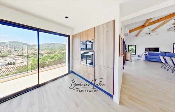 Villa contemporaine récente d’exception – Piscine à débordement, vue panoramique, calme et proximité du port, des plages – VAR Le Lavandou, quartier résidentiel prisé