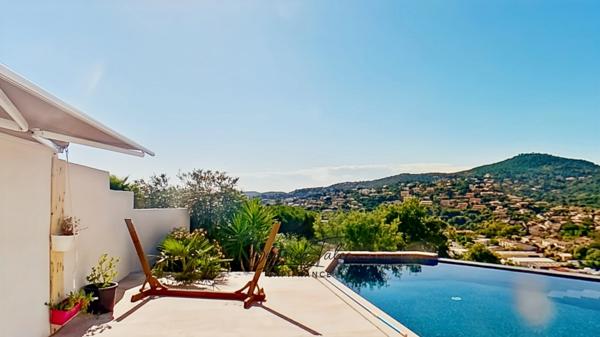Villa contemporaine récente d’exception – Piscine à débordement, vue panoramique, calme et proximité du port, des plages – VAR Le Lavandou, quartier résidentiel prisé