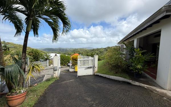 Maison à vendre    4 pièces •  Rivière-Salée