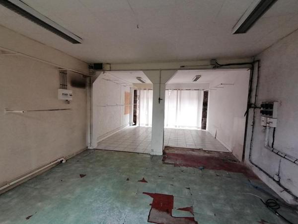 61600 LA FERTE MACE , IMMEUBLE (Appartement et local commercial dessous)   appartement 3 chambres, PRIX 107 000 honoraires 5,94% inclus à la charge de l'acquéreur  soit 101 000 hors honoraires