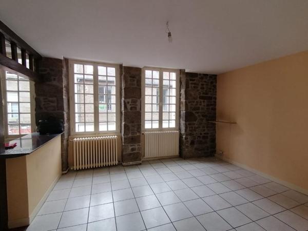 61600 LA FERTE MACE , IMMEUBLE (Appartement et local commercial dessous)   appartement 3 chambres, PRIX 107 000 honoraires 5,94% inclus à la charge de l'acquéreur  soit 101 000 hors honoraires