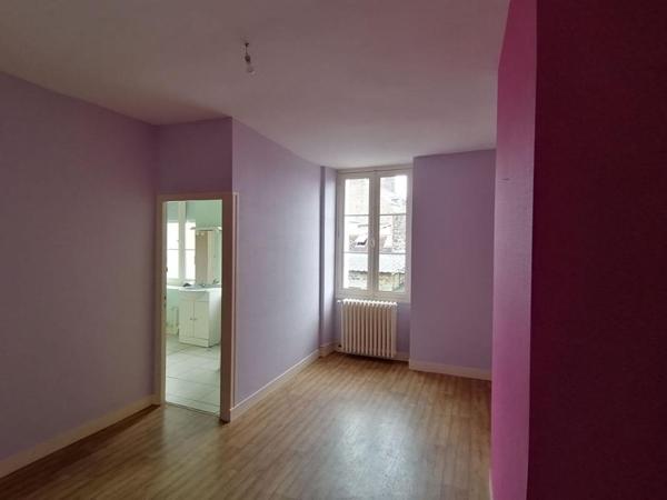 61600 LA FERTE MACE , IMMEUBLE (Appartement et local commercial dessous)   appartement 3 chambres, PRIX 107 000 honoraires 5,94% inclus à la charge de l'acquéreur  soit 101 000 hors honoraires