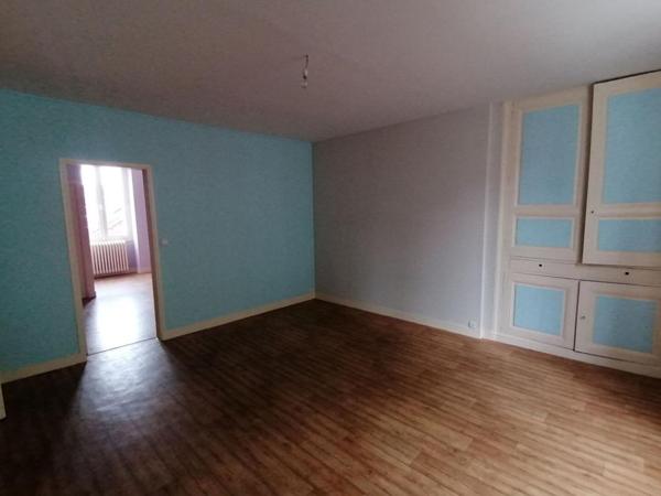 61600 LA FERTE MACE , IMMEUBLE (Appartement et local commercial dessous)   appartement 3 chambres, PRIX 107 000 honoraires 5,94% inclus à la charge de l'acquéreur  soit 101 000 hors honoraires