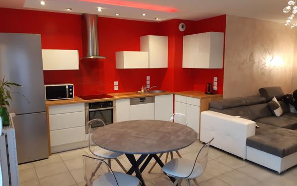 Appartement à louer    2 pièces • 50 m2 Ville-la-Grand