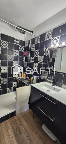 Appartement T3 bien entretenu dans résidence sécurisée proche tous services.