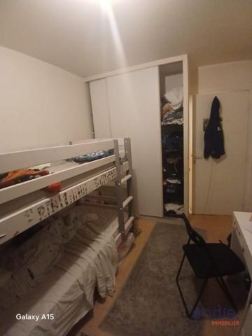 LE BOUSCAT - Victor Hugo - Appartement 66.45 m² (T3) avec une place de parking en sous sol