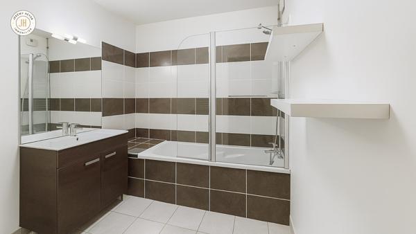 À vendre - T3, 3 pièces situé à Saint-Priest (69800)