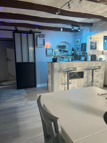 Maison 1900 , pleine de charme, proche commodités