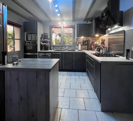 Maison 1900 , pleine de charme, proche commodités