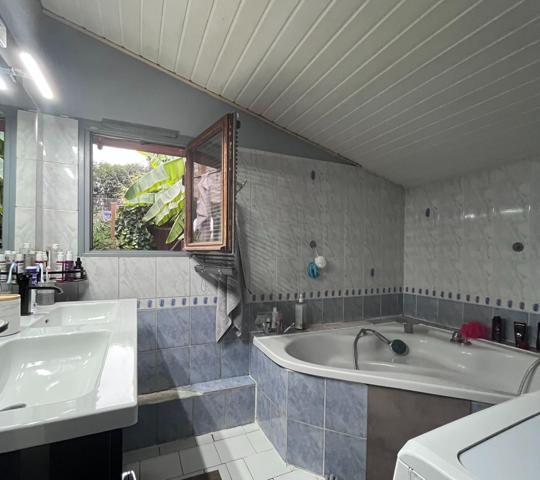 Maison 1900 , pleine de charme, proche commodités