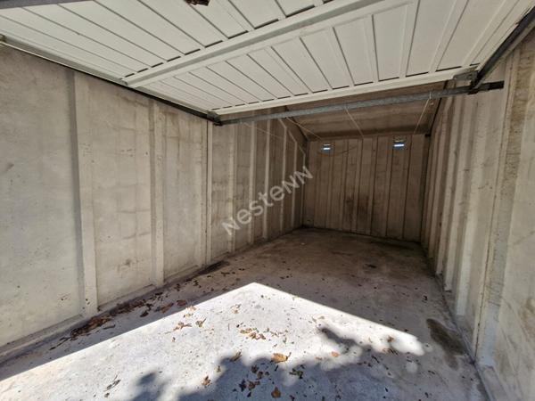 Vaste maison de village avec un agreable jardin proche des commodites avec possibilite de 4 chambres