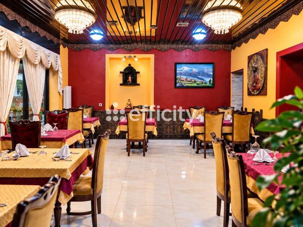 Local Commercial
         3 pièces
        - 120 m² 475 000 € *