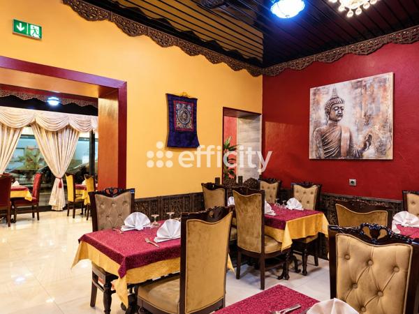 Local Commercial
         3 pièces
        - 120 m² 475 000 € *