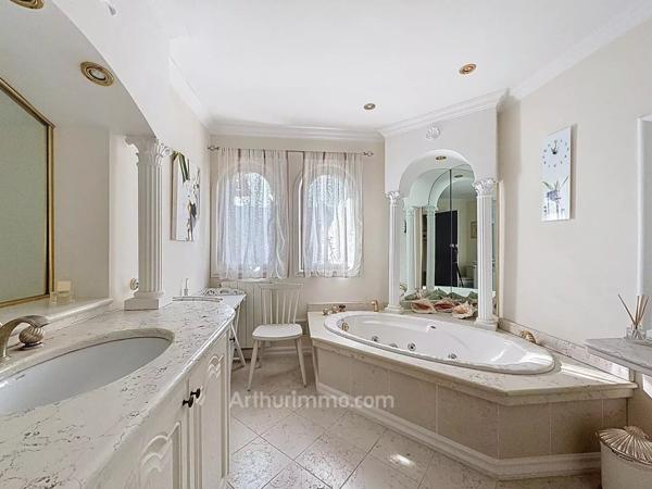 Vente Villa 4 pièces 230 m2 à Auribeau-sur-Siagne