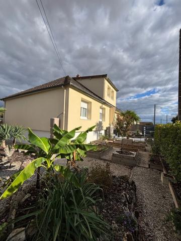Maison entièrement rénovée avec jardin et dépendances à Dun-sur-Auron