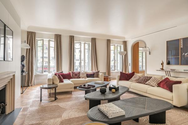 Vente Immeuble Paris 6 725.3 m²