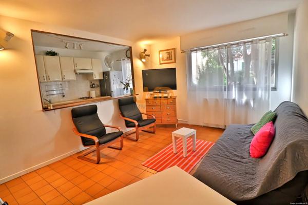 Appartement grand T2 Centre ville Prado Rouet - Au calme avec Piscine
