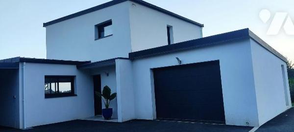 A vendre maison MOELAN SUR MER (29)

En direction du port de Brigneau, dans un quartier calme...