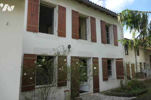 Ancien corps de ferme à rénover sur plus d'1hectare en plein cœur de TONNAY-CHARENTE.
