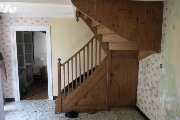 Ancien corps de ferme à rénover sur plus d'1hectare en plein cœur de TONNAY-CHARENTE.