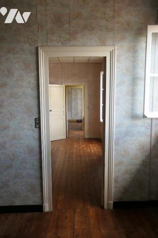 Ancien corps de ferme à rénover sur plus d'1hectare en plein cœur de TONNAY-CHARENTE.