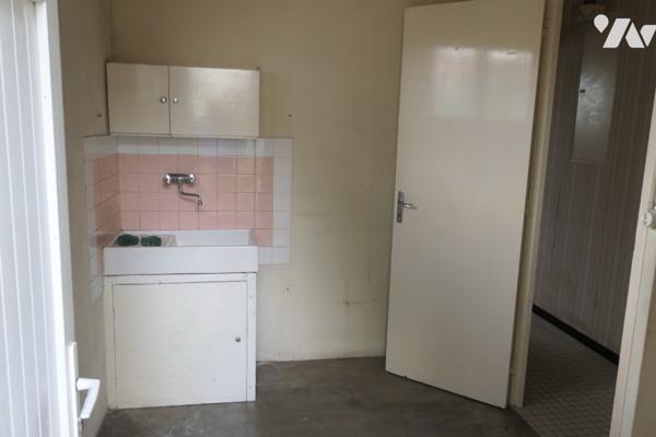 Ancien corps de ferme à rénover sur plus d'1hectare en plein cœur de TONNAY-CHARENTE.