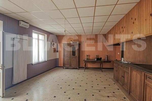 Centre ville Tournon - Maison de ville 182 m² sur sous sol.