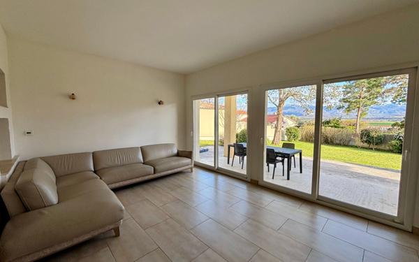 Maison à vendre    5 pièces •  Génissieux