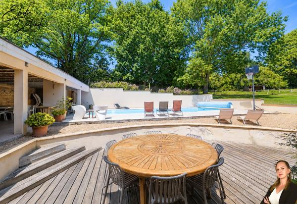 Maison
         8 pièces
        - 254 m² Exclusivité 479 000 € *