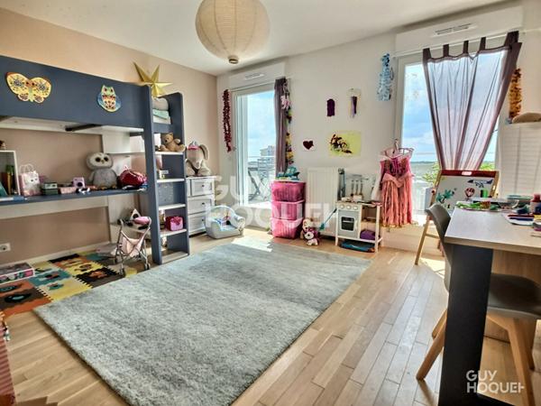 À VENDRE GRAND 4 PIÈCES de 82m² + BALCON de 25m² + PARKING SOUS-SOL