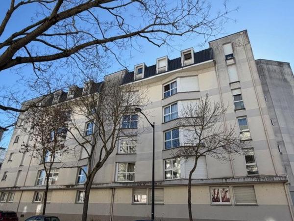 INVESTISSEMENT CLE EN MAIN : STUDIO 18 M2, TRAM/BUS A PROXIMITE, PARKING