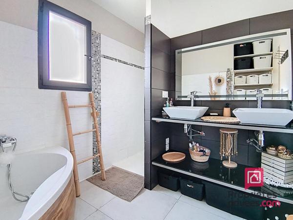 Villa contemporaine, 6 pièces 156 m2