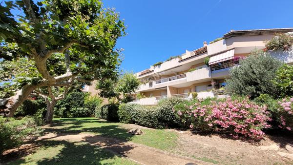 LE CALME EN PLEIN COEUR DU VILLAGE DE ST BARNABE - Appartement T3 - 2 chambres - en Rez-de-Jardin avec Jardin Privé 13012