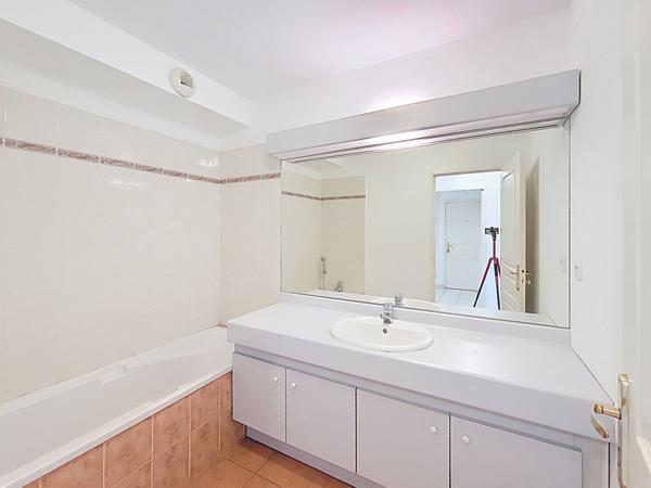 LE CALME EN PLEIN COEUR DU VILLAGE DE ST BARNABE - Appartement T3 - 2 chambres - en Rez-de-Jardin avec Jardin Privé 13012