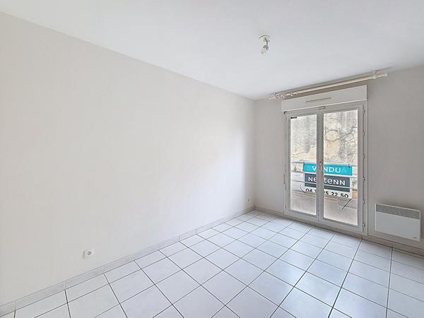 LE CALME EN PLEIN COEUR DU VILLAGE DE ST BARNABE - Appartement T3 - 2 chambres - en Rez-de-Jardin avec Jardin Privé 13012