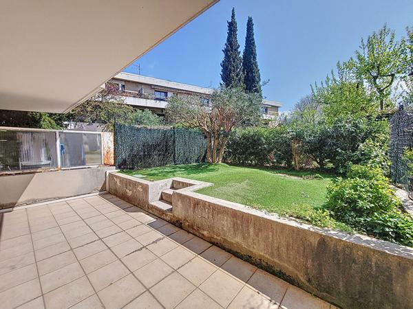 LE CALME EN PLEIN COEUR DU VILLAGE DE ST BARNABE - Appartement T3 - 2 chambres - en Rez-de-Jardin avec Jardin Privé 13012