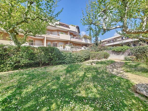 LE CALME EN PLEIN COEUR DU VILLAGE DE ST BARNABE - Appartement T3 - 2 chambres - en Rez-de-Jardin avec Jardin Privé 13012