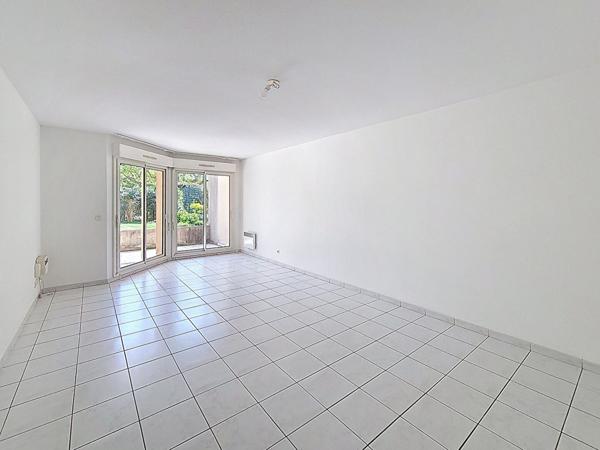 LE CALME EN PLEIN COEUR DU VILLAGE DE ST BARNABE - Appartement T3 - 2 chambres - en Rez-de-Jardin avec Jardin Privé 13012