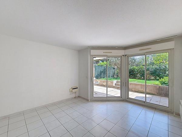 LE CALME EN PLEIN COEUR DU VILLAGE DE ST BARNABE - Appartement T3 - 2 chambres - en Rez-de-Jardin avec Jardin Privé 13012