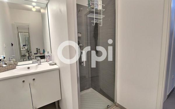 Appartement à vendre    3 pièces • 52,70 m2 Marseille 10