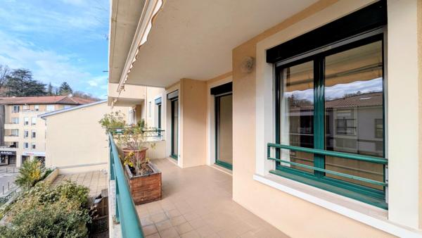 Appartement à CHARBONNIERES-LES-BAINS, 69260 - 4 pièces 130m²