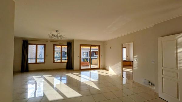 Appartement à CHARBONNIERES-LES-BAINS, 69260 - 4 pièces 130m²