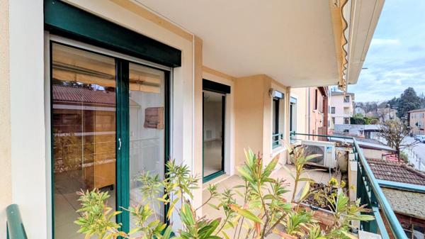 Appartement à CHARBONNIERES-LES-BAINS, 69260 - 4 pièces 130m²