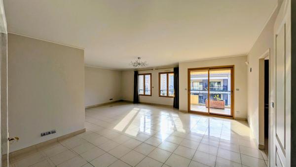 Appartement à CHARBONNIERES-LES-BAINS, 69260 - 4 pièces 130m²