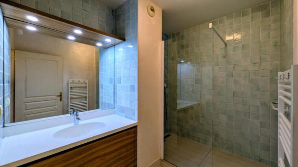 Appartement à CHARBONNIERES-LES-BAINS, 69260 - 4 pièces 130m²