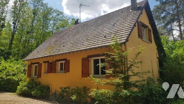 Une maison d'habitation édifiée sur sous-sol d'une surface habitable de 105m² environ comprenan...
