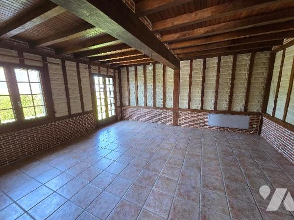 YVETOT, pavillon d'~101 m², sur sous sol complet, 2 chambres, 1 bureau sur terrain d'~ 680m².