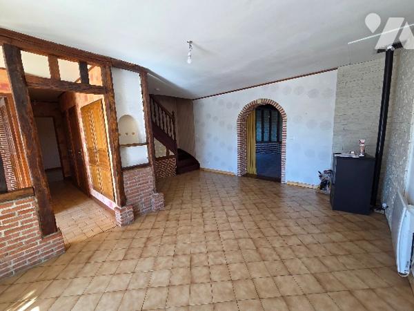 YVETOT, pavillon d'~101 m², sur sous sol complet, 2 chambres, 1 bureau sur terrain d'~ 680m².
